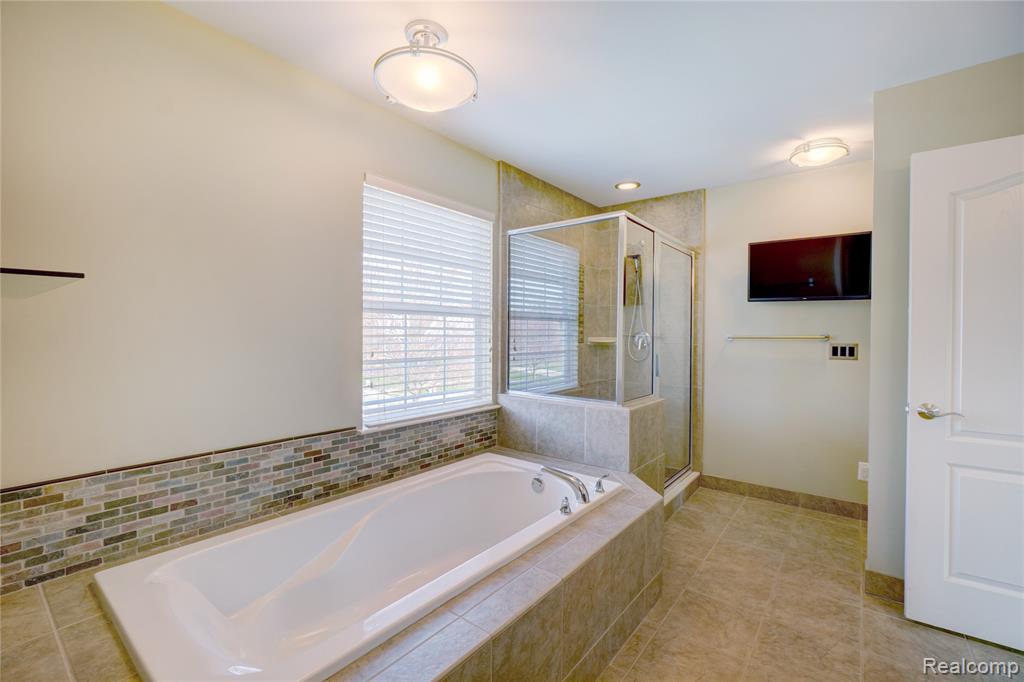 8599 Hummingbird, Commerce Twp, MI 48382 — Photo 20