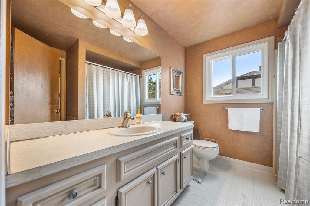 46073 Hollowoode Lane, Macomb, MI 48044 — Photo 24