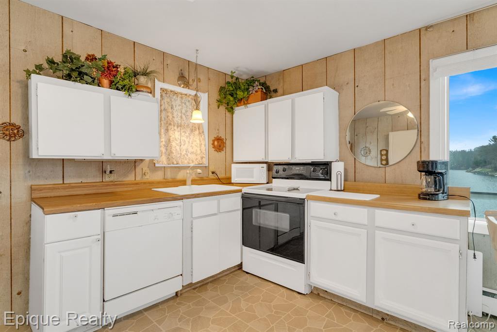 1962 INDIANWOOD Trail, West Branch, MI 48661 — Photo 18