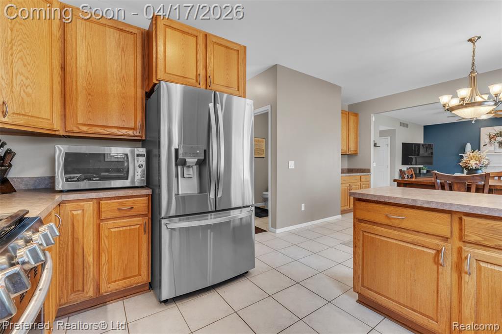 8560 Vista Court, Westland, MI — Photo 25