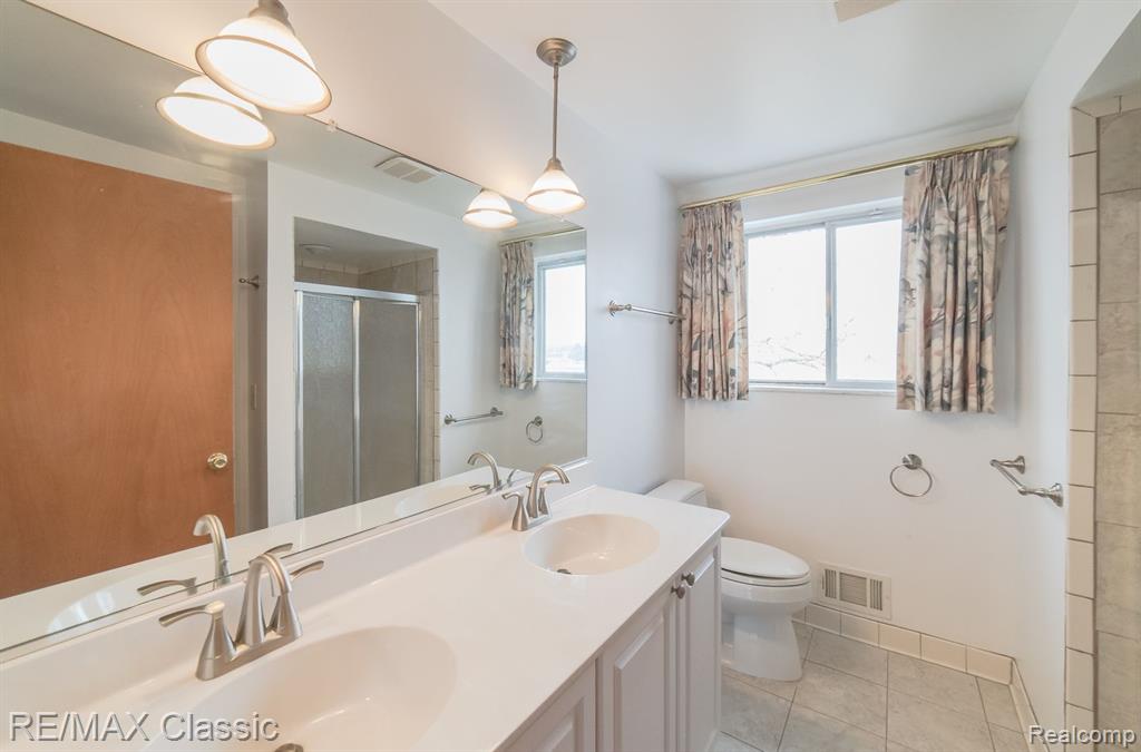 1587 Three Lakes Drive, Troy, MI 48085 — Photo 37