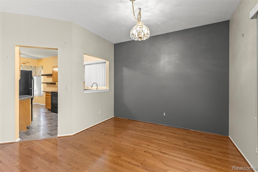 6546 Quail Run Circle, Westland, MI — Photo 12