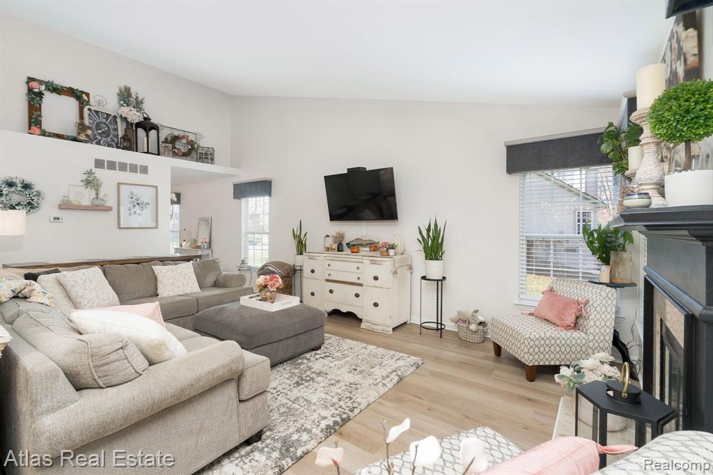 5864 Augusta Lane, Grand Blanc, MI 48439 — Photo 16