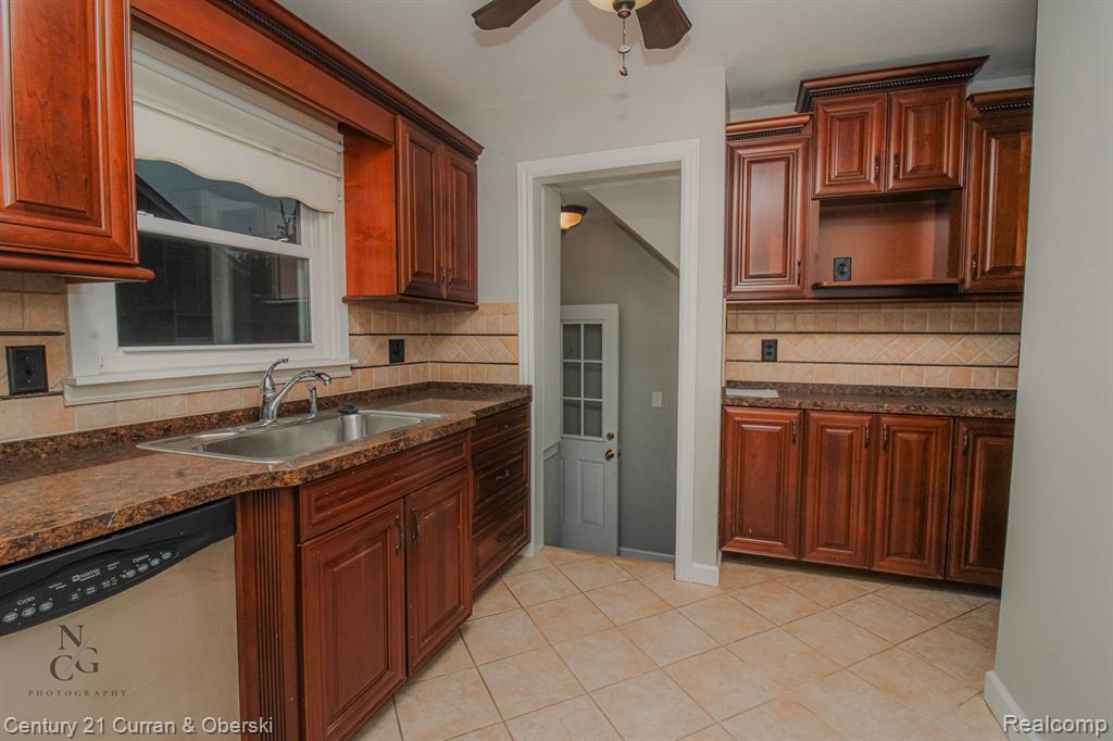 771 FARNHAM Avenue, Lincoln Park, MI 48146 — Photo 3