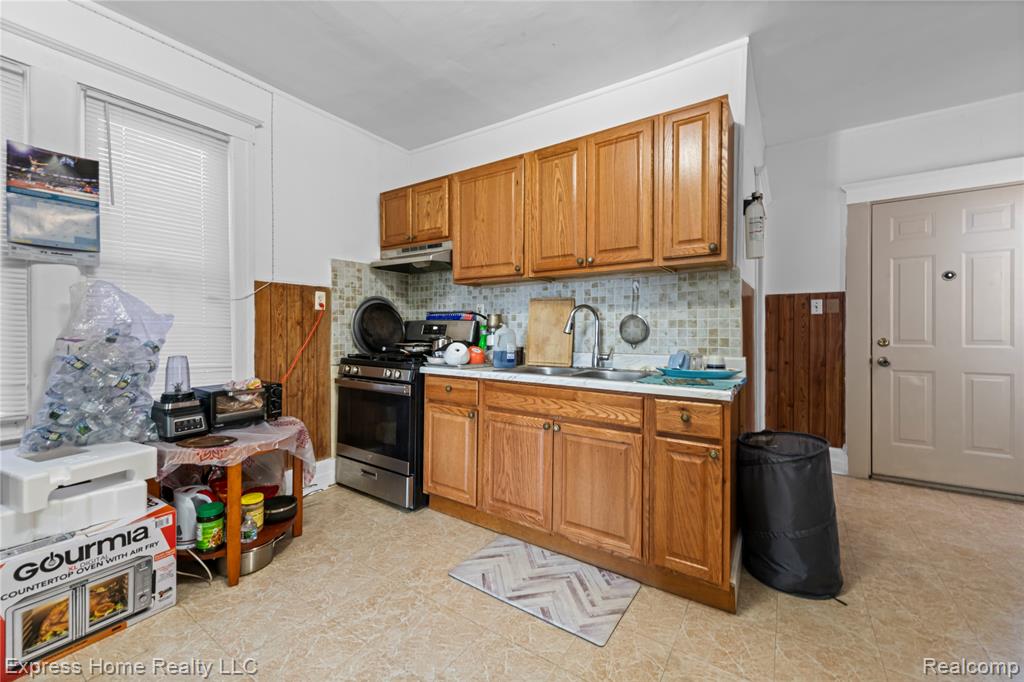 3321 Holbrook Street, Hamtramck, MI 48212 — Photo 26