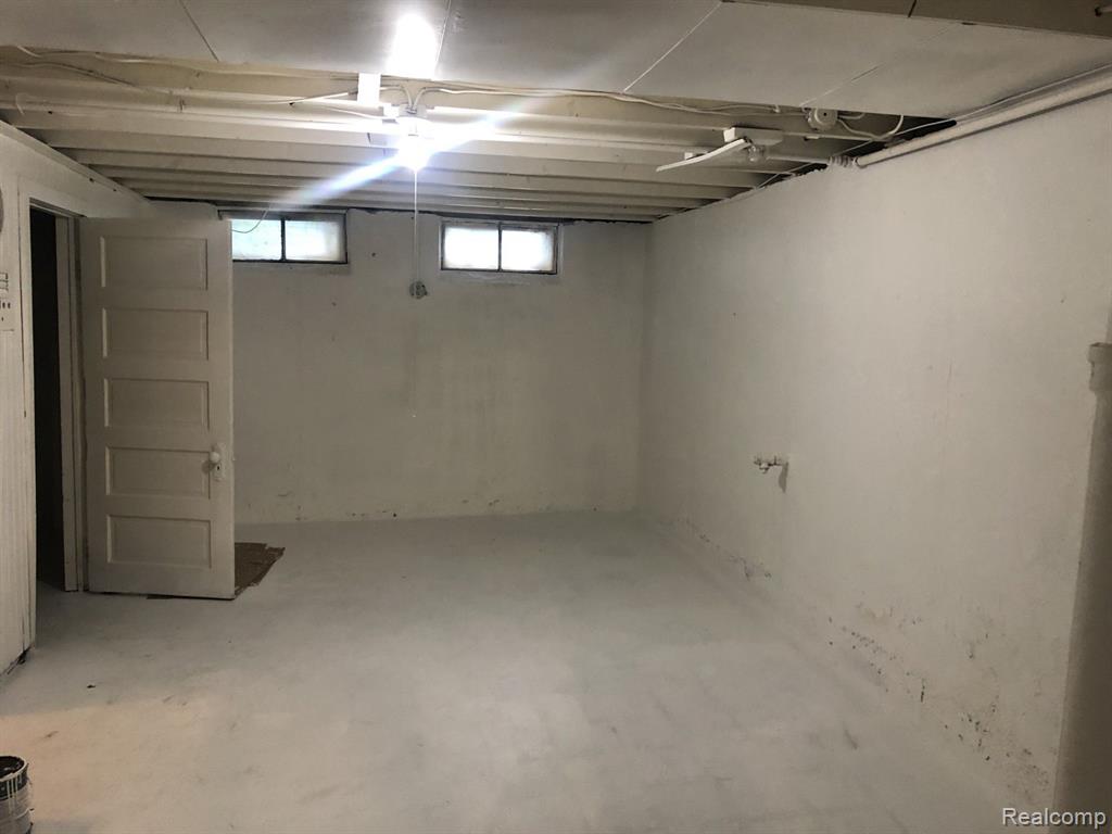 733 E PIKE Street, Pontiac, MI 48342 — Photo 12