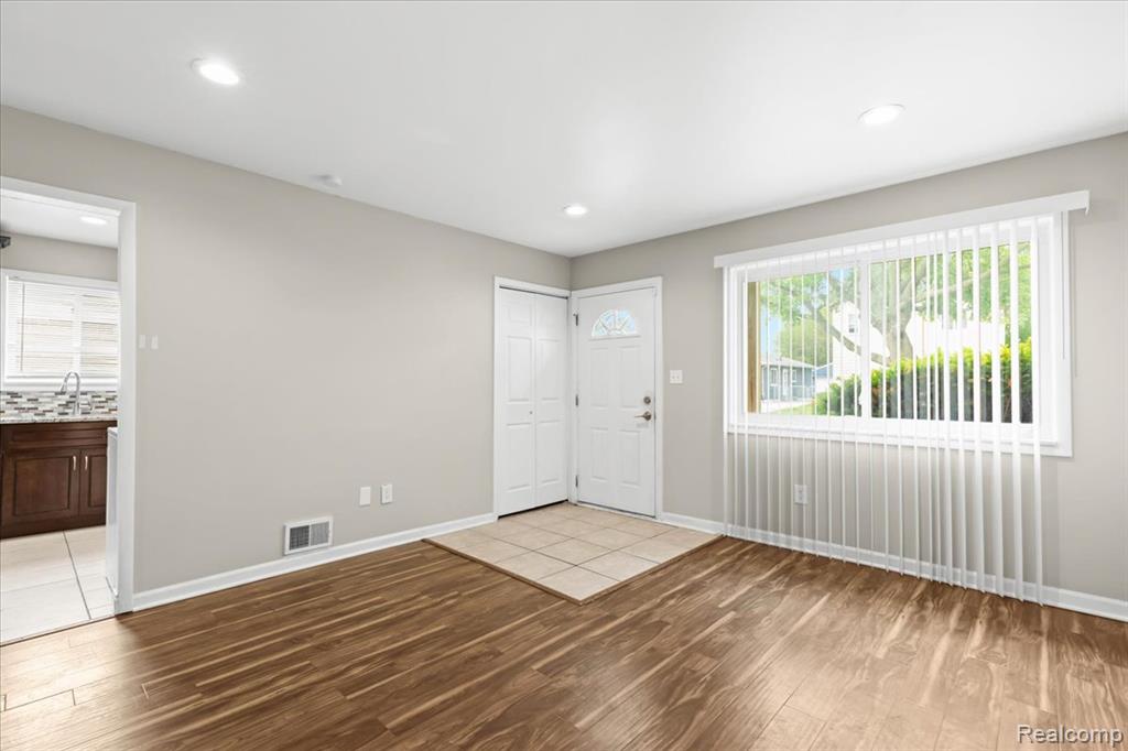 8111 Timken Avenue, Warren, MI 48089 — Photo 5