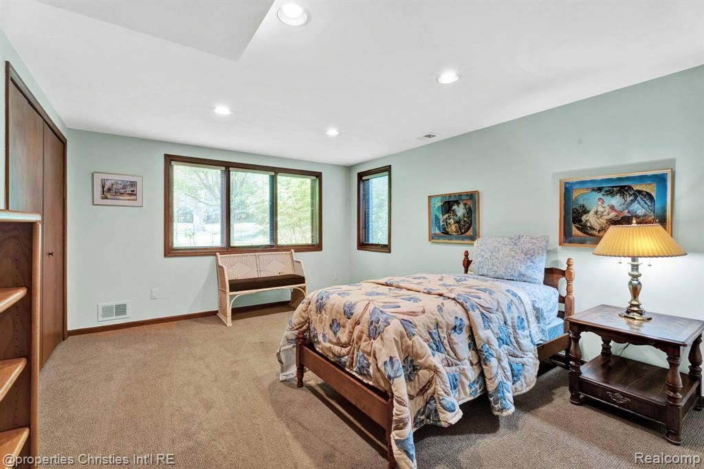 5641 SUSSEX Drive, Troy, MI 48098 — Photo 42