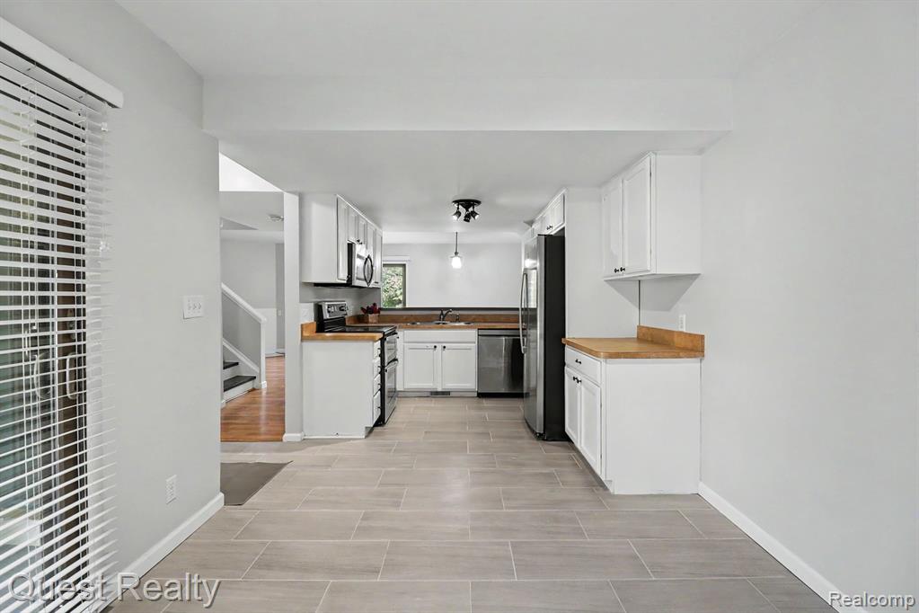 5673 Drake Hollow W Drive W, West Bloomfield, MI — Photo 11
