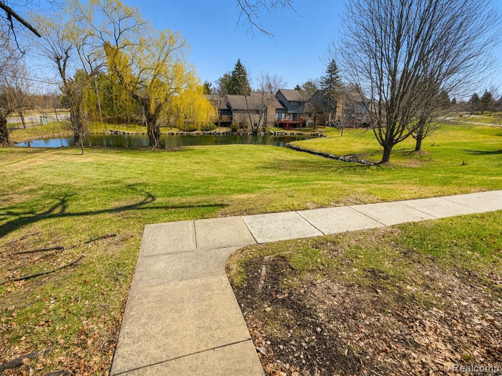 5525 Woodland Court, West Bloomfield, MI — Photo 2