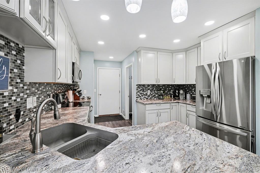 223 Primrose Lane, Flushing, MI 48433 — Photo 13