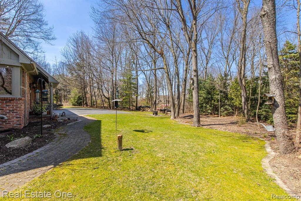 9316 LAKEBLUFF Drive, Clarkston, MI 48348 — Photo 66