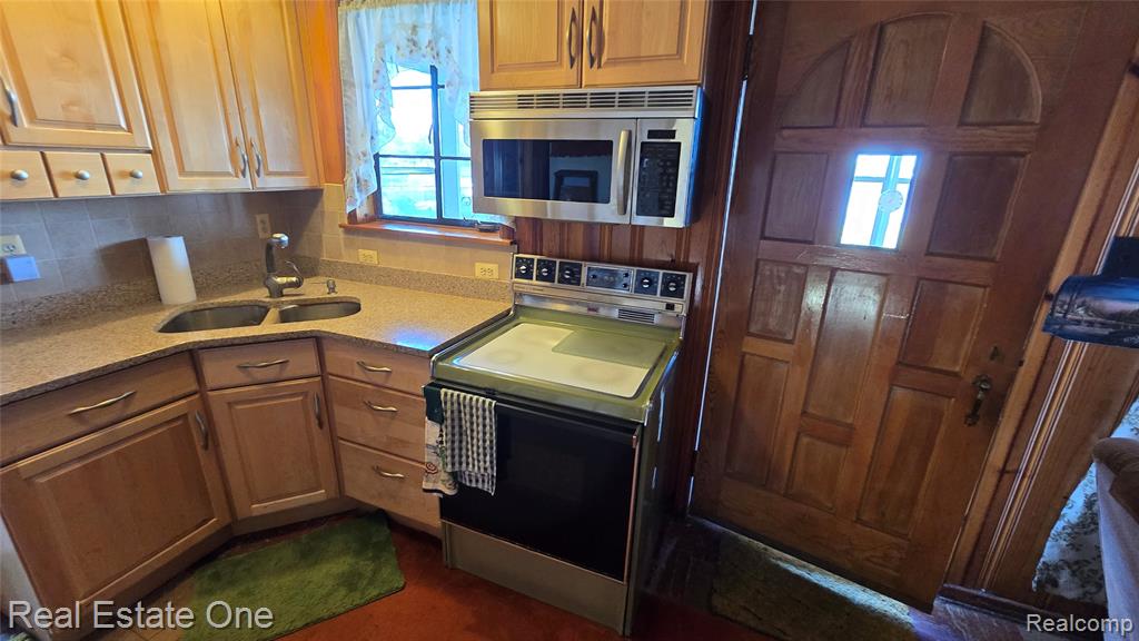 9743 Beverly Drive, Pinckney, MI — Photo 15