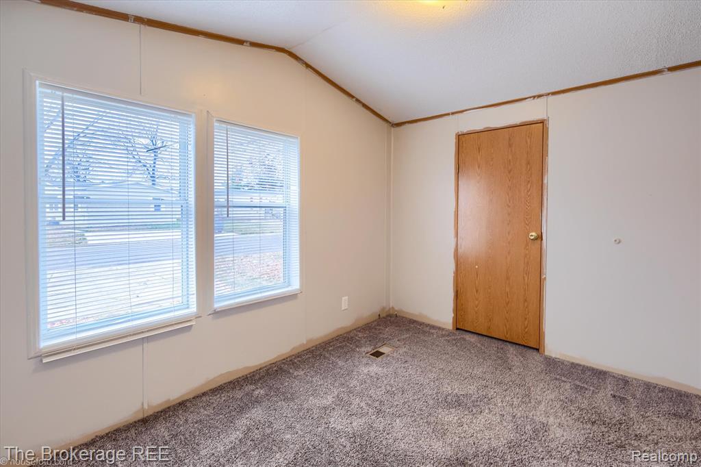 17101 Kropf Avenue, Davisburg, MI 48350 — Photo 36