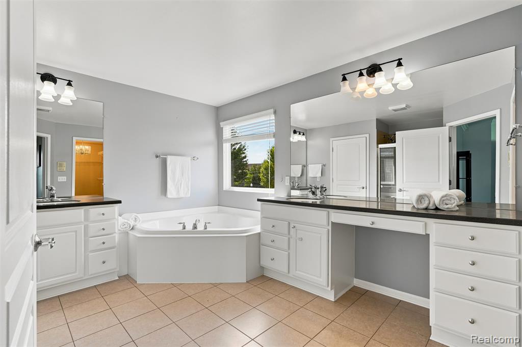 49894 Bloomsbury Lane, Macomb, MI 48044 — Photo 39