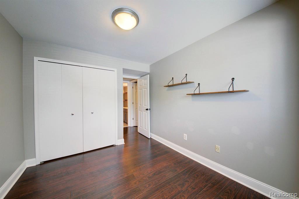 252 PINEWOOD Drive, Plymouth, MI 48170 — Photo 18