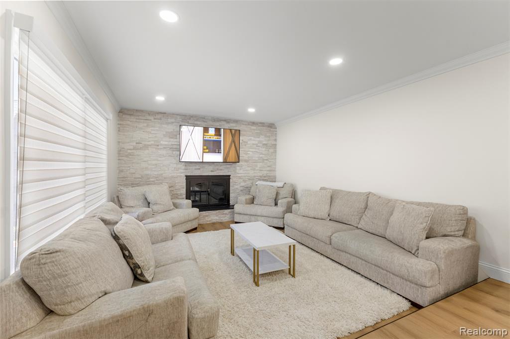 27020 Havelock Drive, Dearborn Heights, MI 48127 — Photo 11
