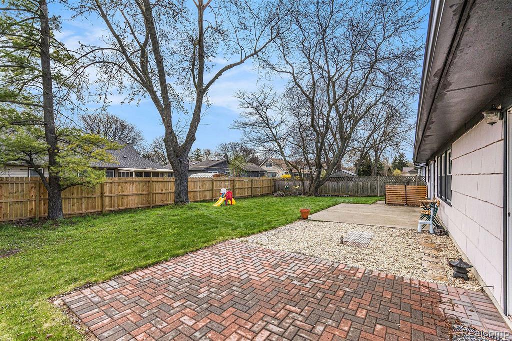4842 BUTLER Drive, Troy, MI 48085 — Photo 16