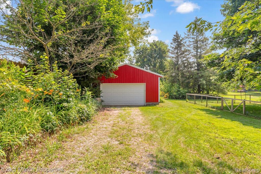 3980 N Hickory Ridge Road, Highland, MI — Photo 7