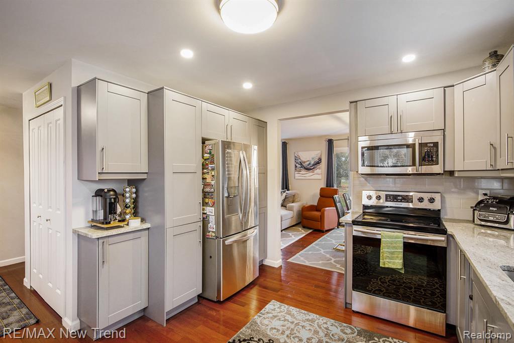 5748 Kingsfield Drive, West Bloomfield, MI — Photo 13
