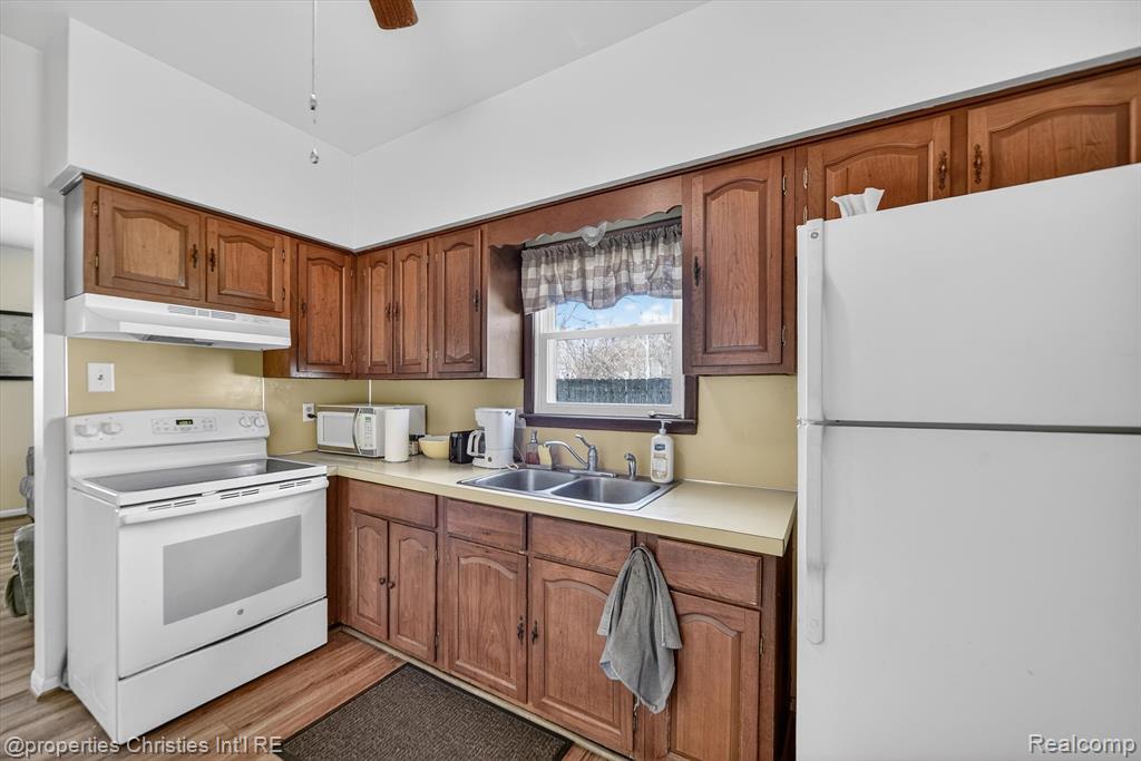 416 Lake Street, Howell, MI 48843 — Photo 8