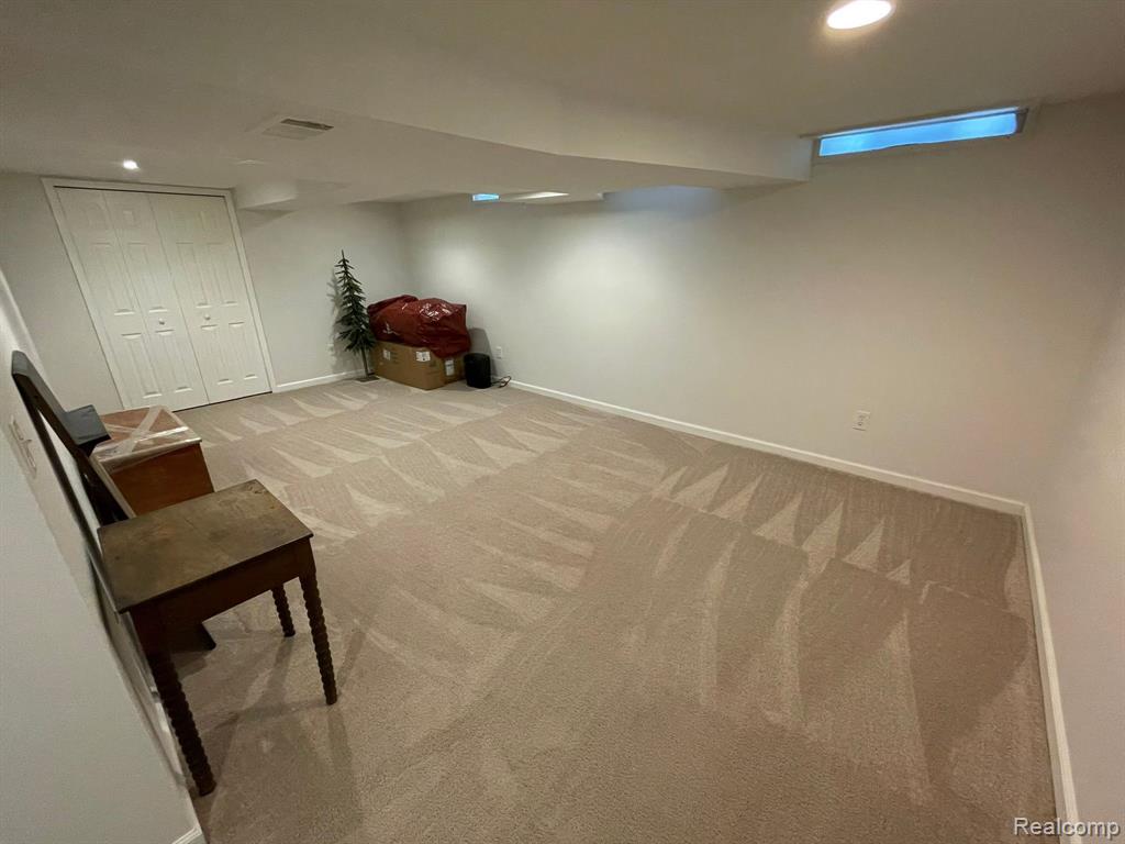 6832 MONTFORT Drive, Canton, MI 48187 — Photo 37