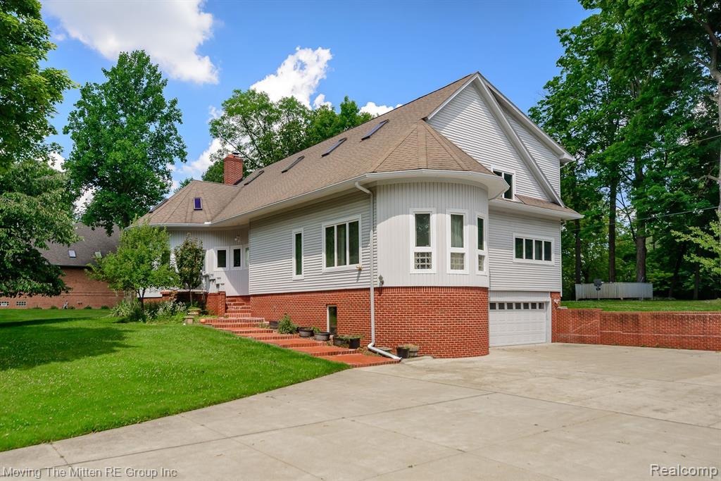 7181 MUERDALE, West Bloomfield, MI — front exterior