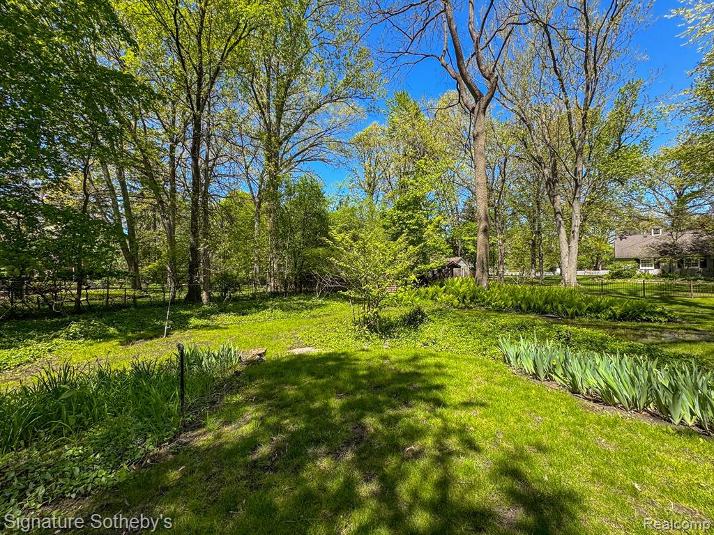 27721 SANTA BARBARA Drive, Lathrup Village, MI 48076 — Photo 38