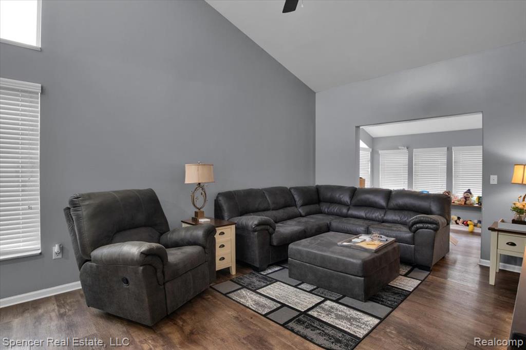 734 Locust Drive, Davison, MI 48423 — Photo 8