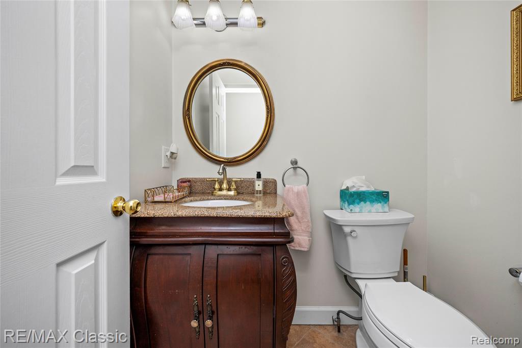 5651 Warrenshire Drive, West Bloomfield, MI — Photo 19