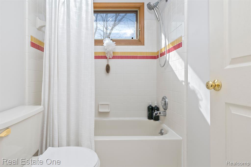 43581 NAVES Court, Clinton Twp, MI 48038 — Photo 32