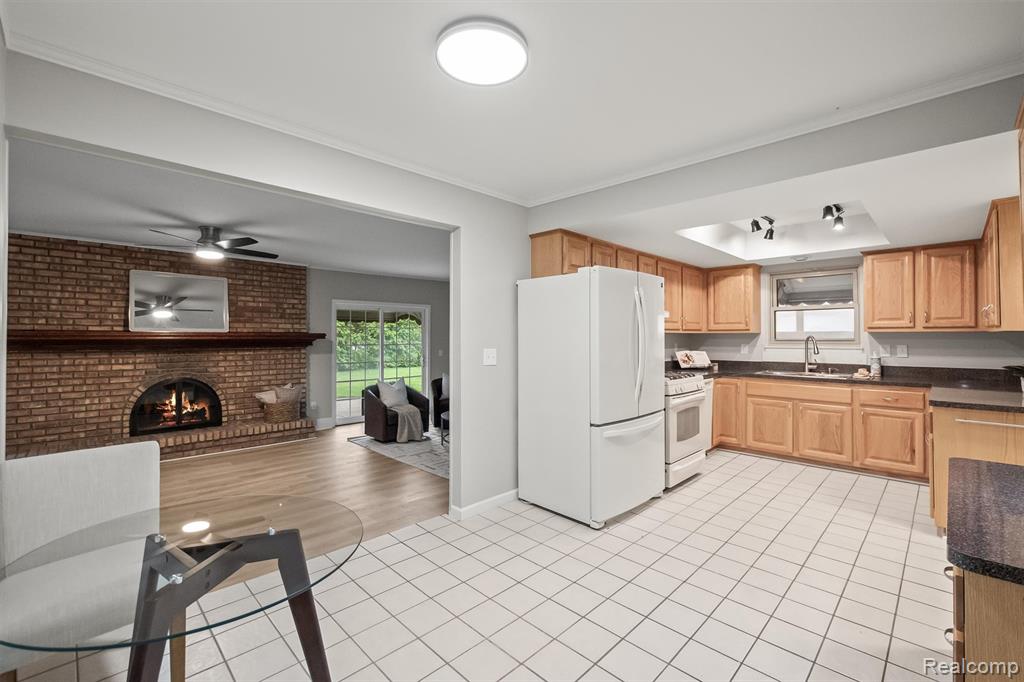 11326 Common Road, Warren, MI 48093 — Photo 15