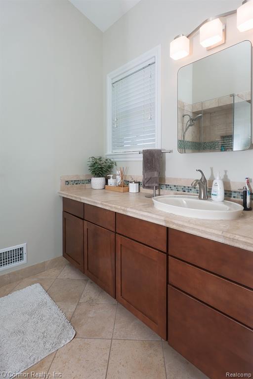 940 Covington Court, Marysville, MI 48040 — Photo 17