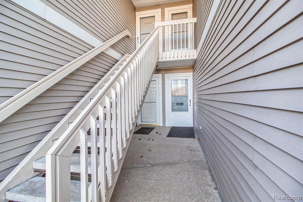 1449 HEATHERWOOD Lane, Ann Arbor, MI 48108 — Photo 2