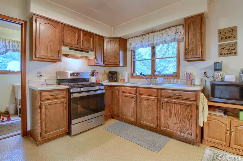 600 Oakville Waltz Road N, New Boston, MI 48164 — Photo 25