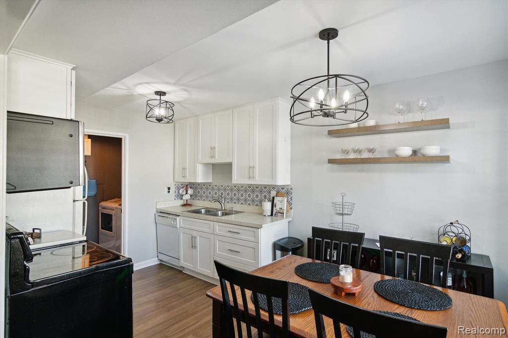39852 VILLAGE WOOD Circle, Novi, MI — Photo 10