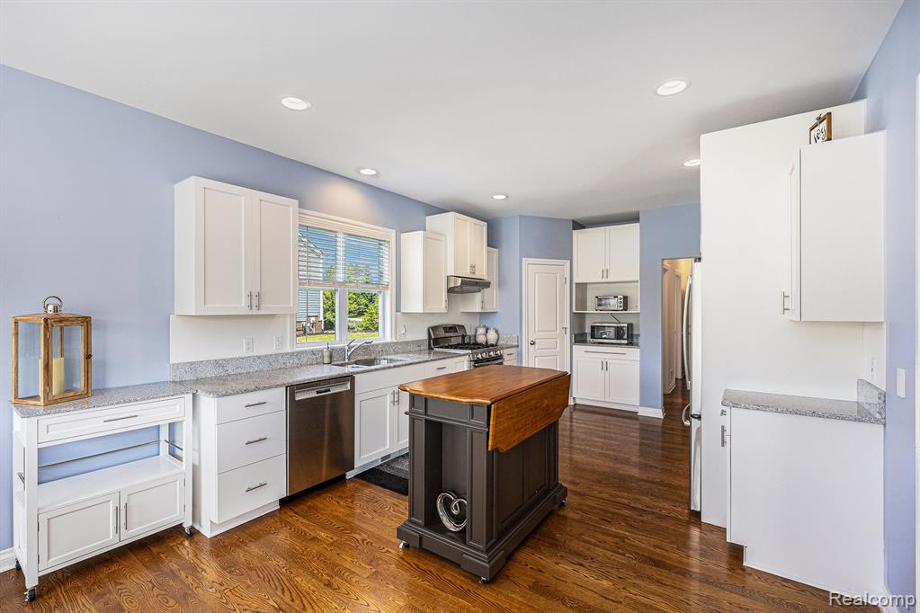 8269 Meadowridge, Clarkston, MI 48348 — Photo 13