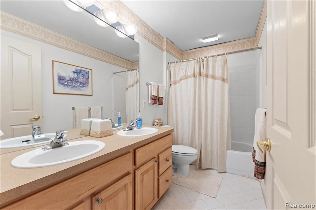 7555 Windgate Circle, West Bloomfield, MI 48323 — Photo 40