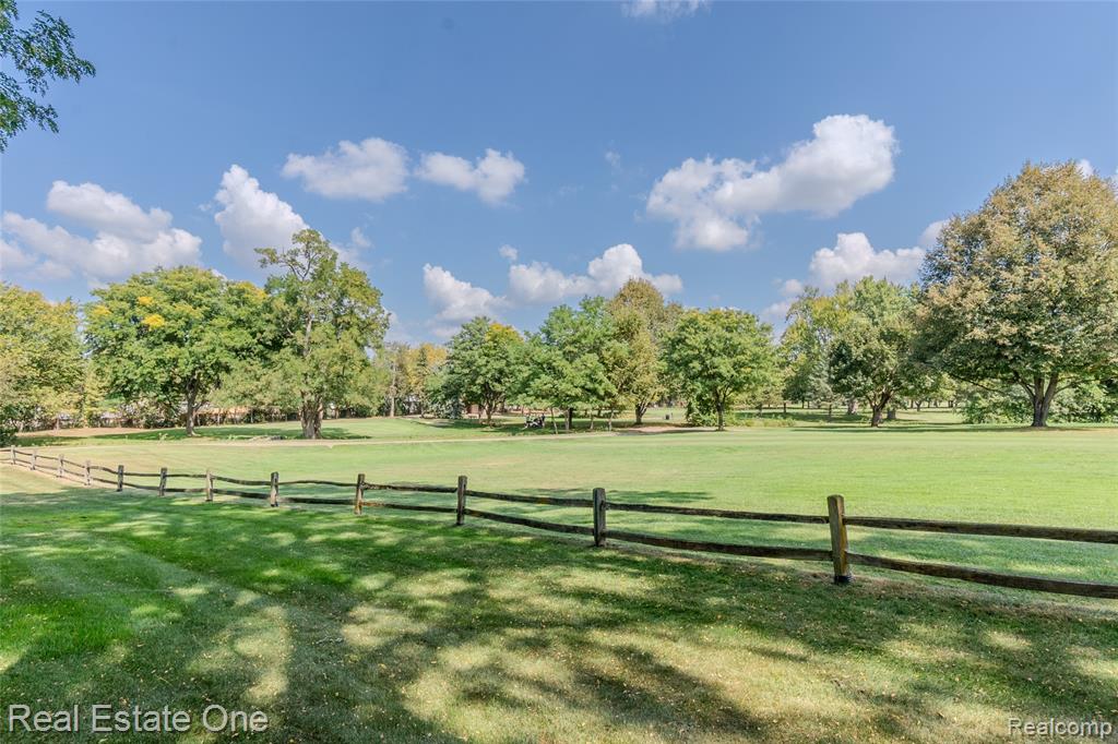 4575 Fairway Court, Waterford, MI 48328 — Photo 10