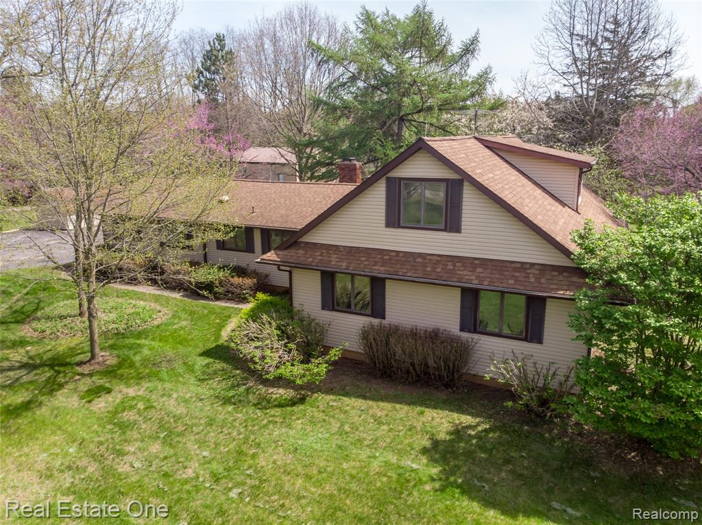 9050 Earhart Road, South Lyon, MI 48178 — Photo 2