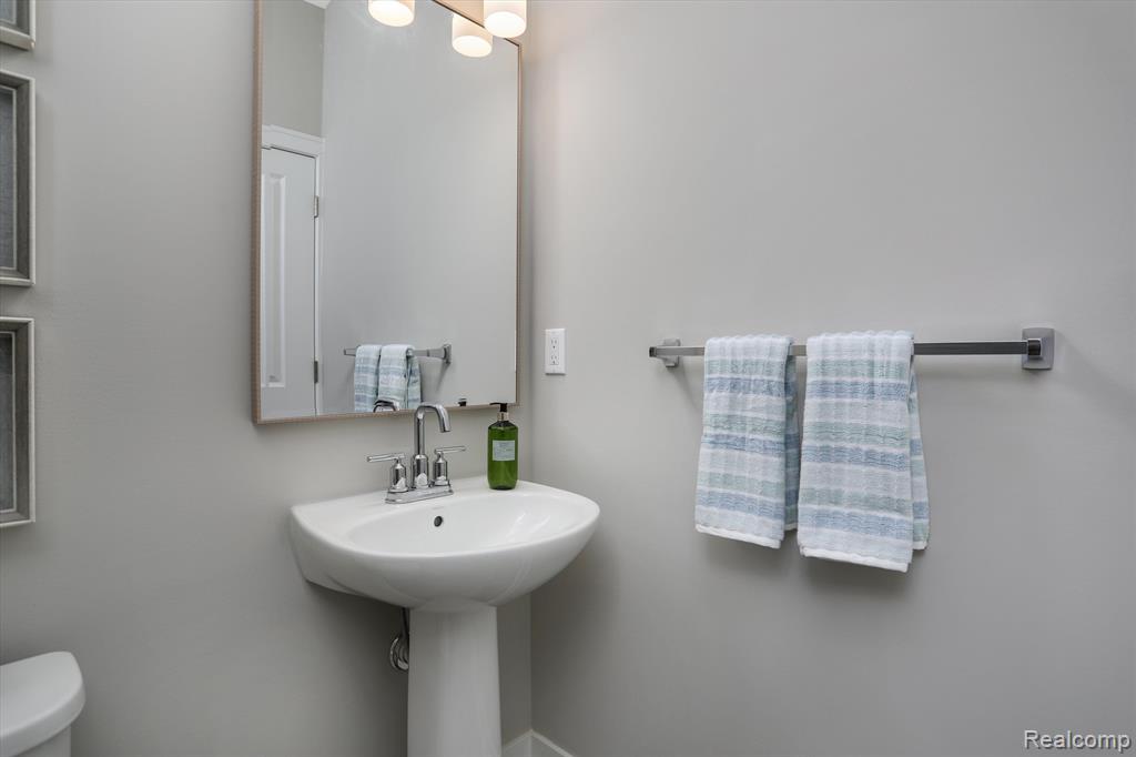809 Canterbury Ln., Troy, MI 48085 — Photo 12