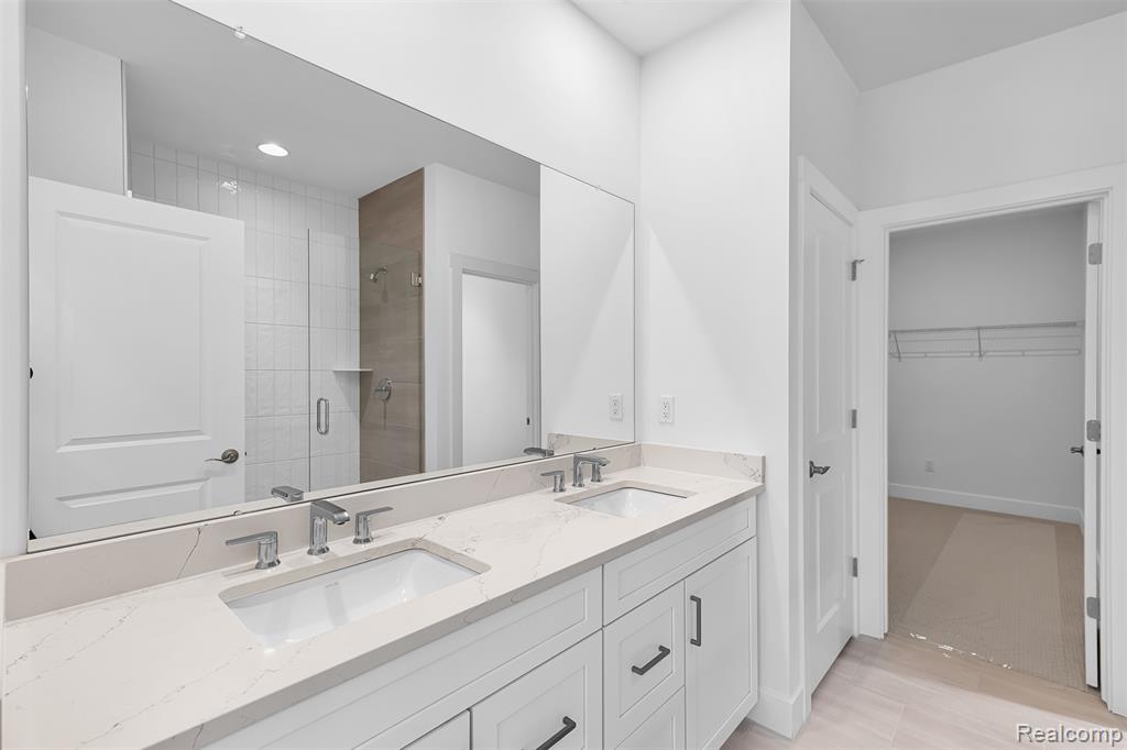 5342 TRAIL VISTA Drive, West Bloomfield, MI 48323 — Photo 29