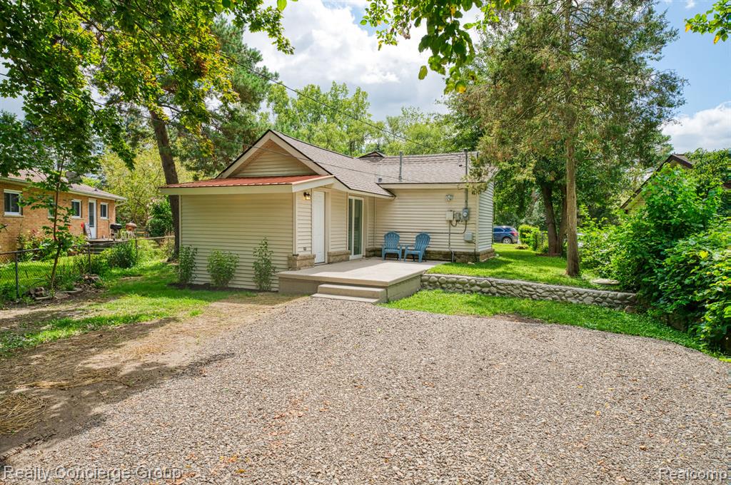 6340 ISLAND LAKE Drive, Brighton, MI 48116 — Photo 4