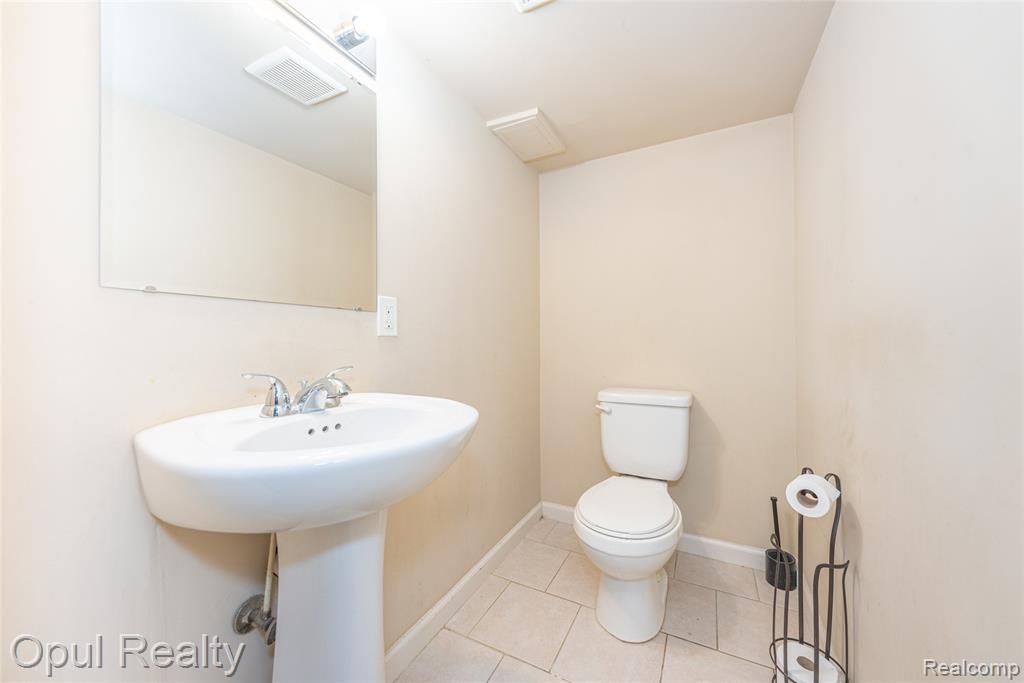 8234 Perrin Avenue, Westland, MI — Photo 25