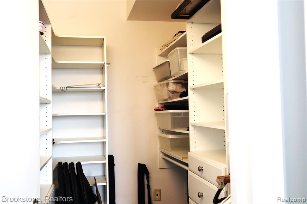 432 Washington Avenue, 1304, Royal Oak, MI 48067 — Photo 28