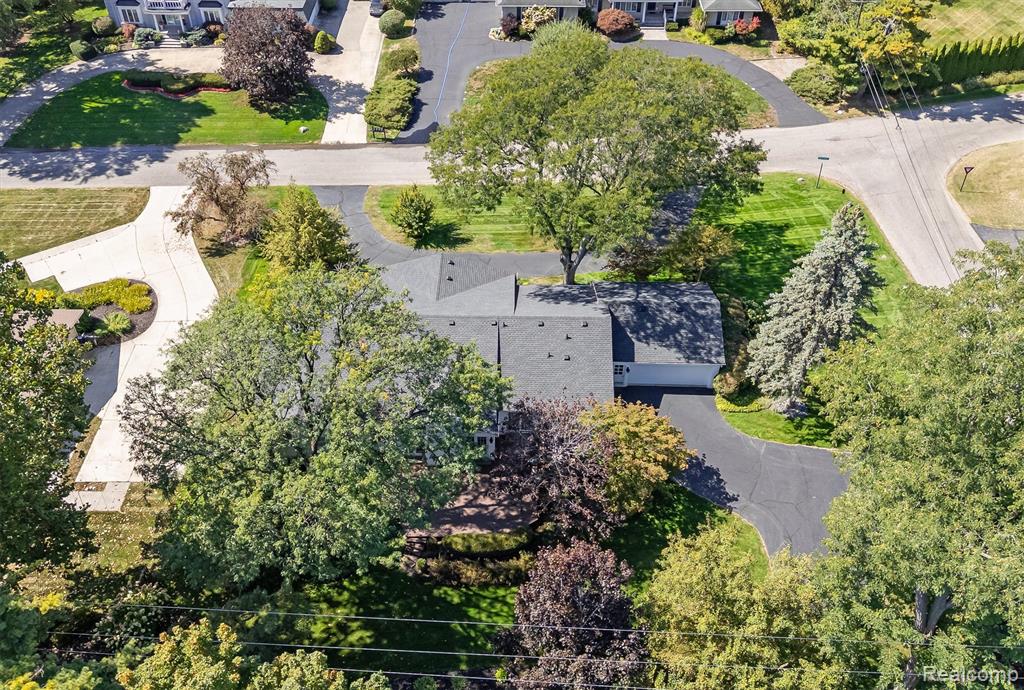1348 Charrington Road, Bloomfield, MI 48301 — Photo 37