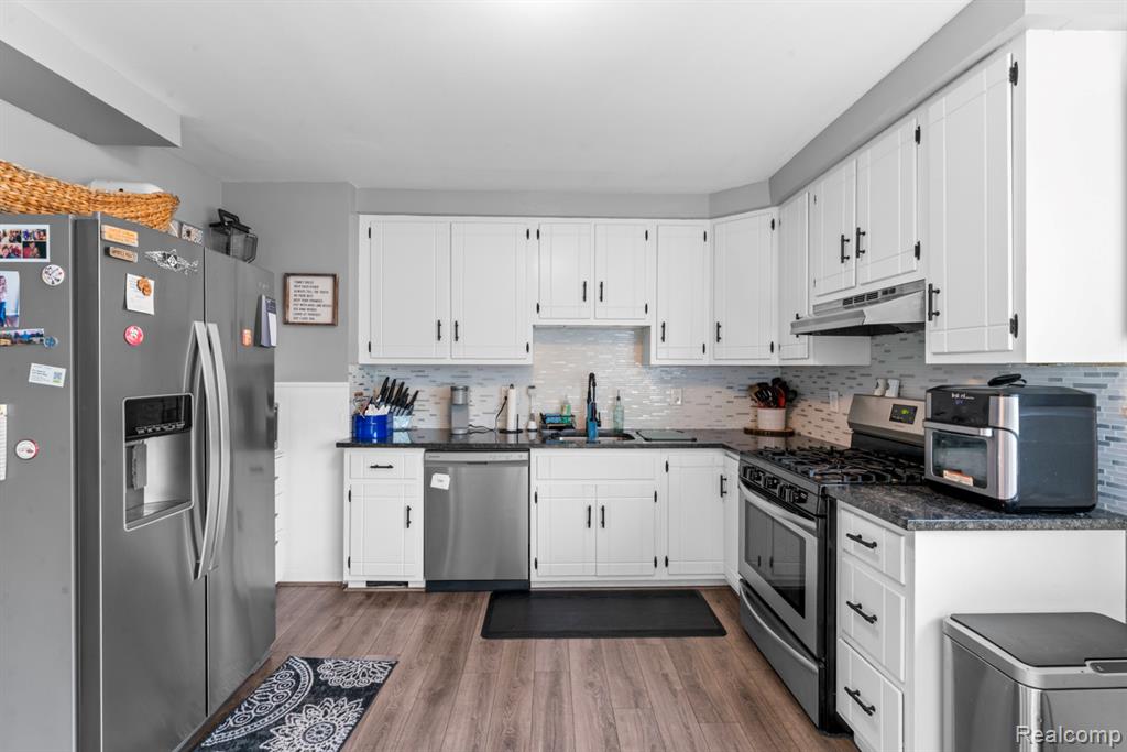6647 Deering Street, Garden City, MI — Photo 14