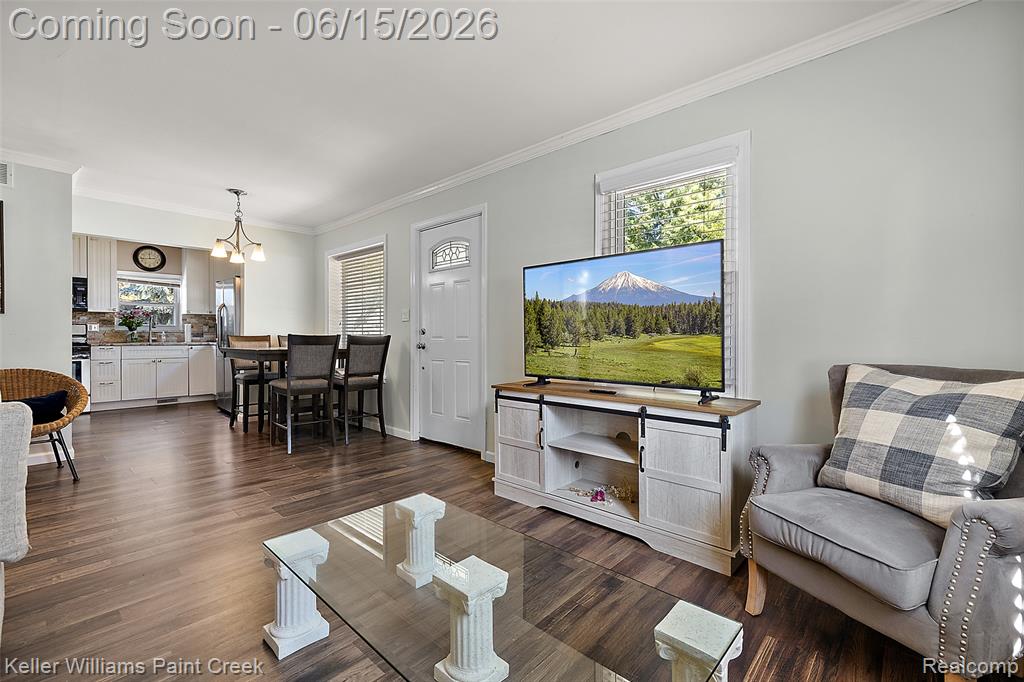 608 E Windemere Avenue, Royal Oak, MI 48073 — Photo 9