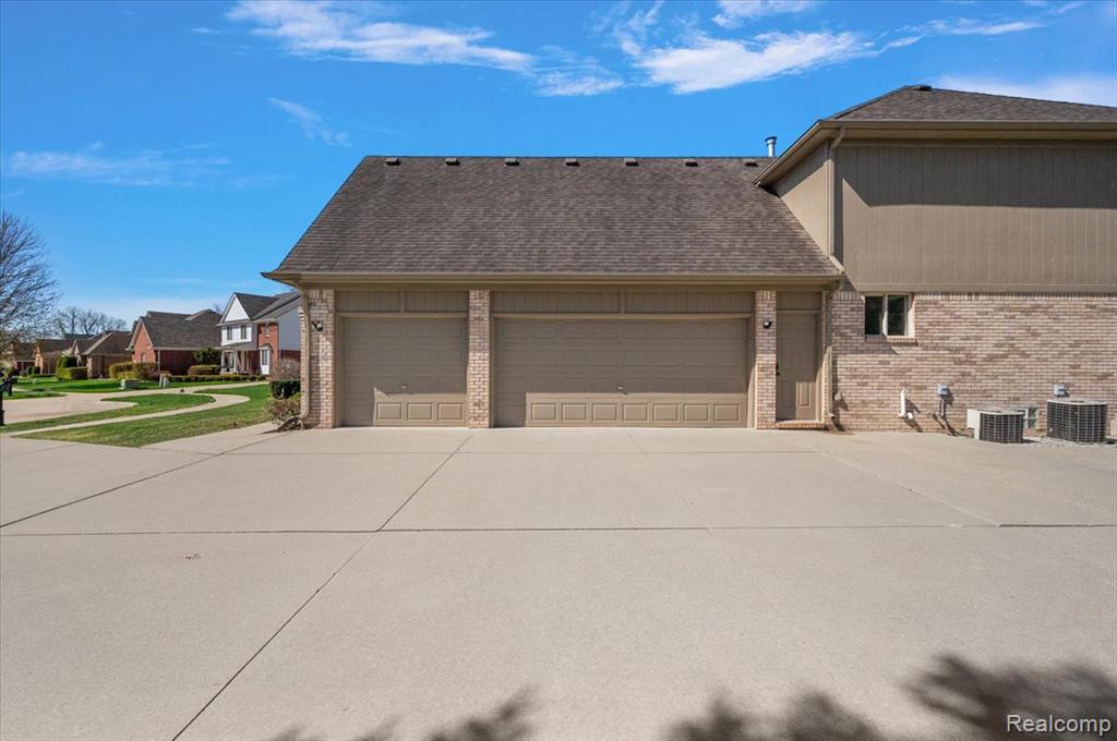 49931 Shelby Creek Drive, Utica, MI 48317 — Photo 70