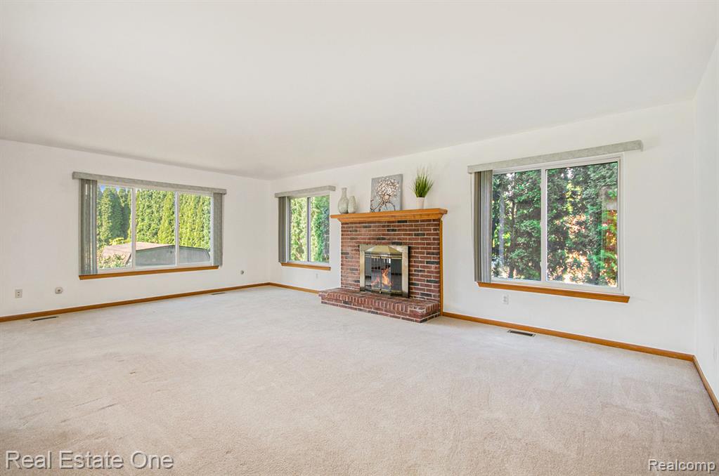 47935 Remington Court, Chesterfield, MI 48047 — Photo 11